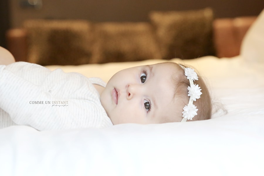 enfant studio, enfant, shooting bébé aux yeux bleus, photographe a domicile bébé, photographie pour bébé a Herblay (95220 Val d'Oise 95) et sa région, bébé studio