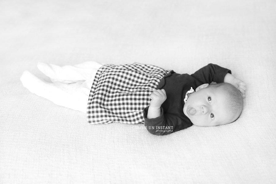 photographe bébé, photographe pro nouveau né, photographe noir et blanc, reportage photographe bebe en plein coeur de Sannois (95110 Val d'Oise 95) et sa région, bébé studio, photographe pro nouveau né studio